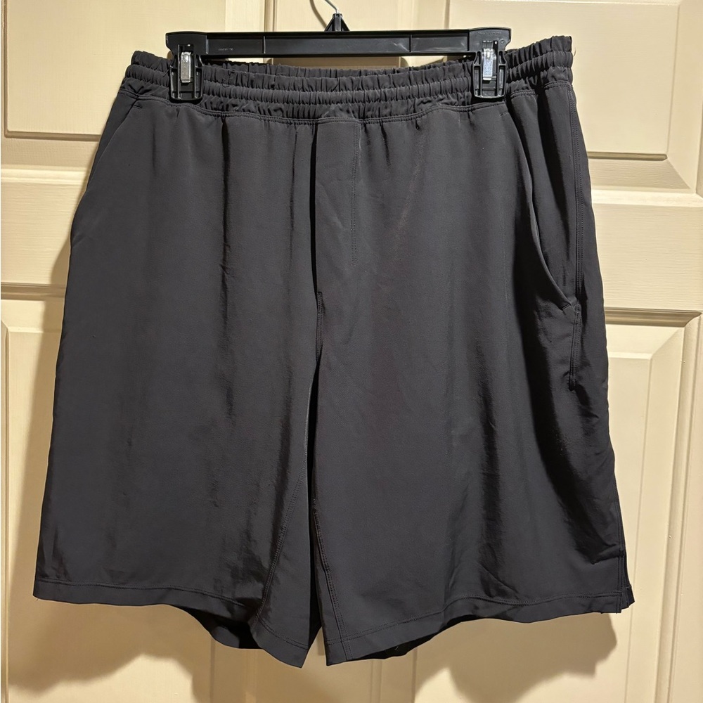 Lululemon Athletica Men Black Shorts Size Large in good condition no liner(1)